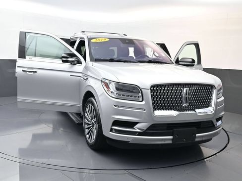 Used 2019 Lincoln Navigator Reserve AWD/4WD image 34