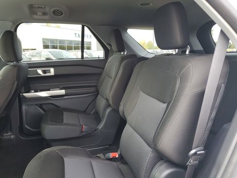 Used 2022 Ford Explorer XLT image 9