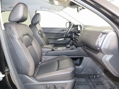 Used 2023 Nissan Pathfinder SL image 12