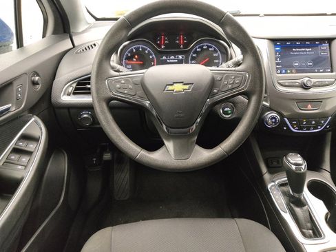Used 2019 Chevrolet Cruze LT w/ Convenience Package FWD image 22