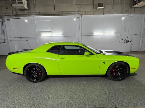 Used 2015 Dodge Challenger SRT Hellcat RWD image 7
