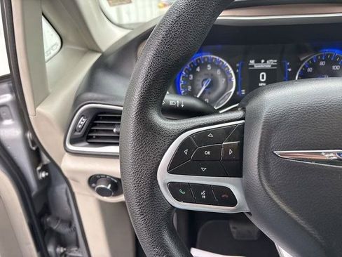 Used 2020 Chrysler Voyager Lxi image 17
