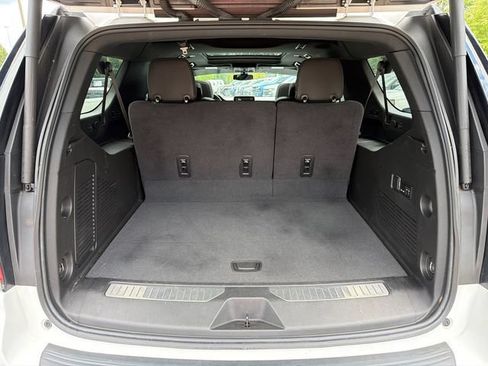 Used 2022 Chevrolet Suburban RST w/ Luxury Package RWD image 18