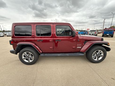 Used 2022 Jeep Wrangler Unlimited Sahara w/ Cold Weather Group AWD/4WD image 7