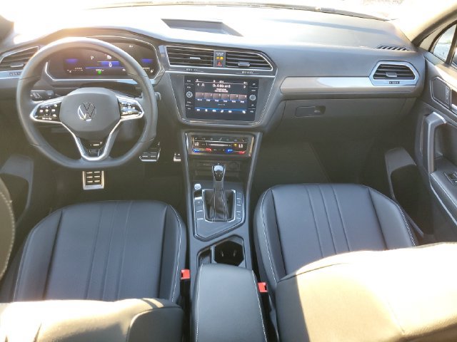 Certified 2023 Volkswagen Tiguan SE R-Line FWD image 21