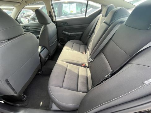 Used 2025 Nissan Altima 2.5 SV FWD image 27