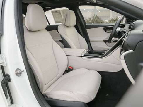 Used 2024 Mercedes-Benz C 300 4MATIC Sedan image 41