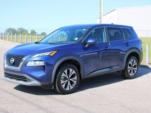 Used 2023 Nissan Rogue SV FWD image 2