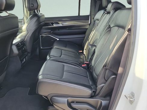 Used 2024 Jeep Wagoneer Series III w/ Flexible Seating Group AWD/4WD image 22