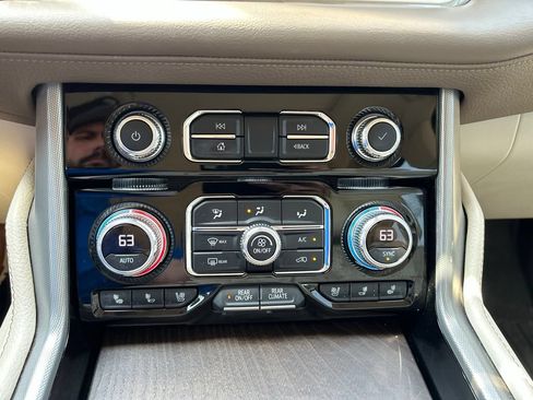 Used 2021 GMC Yukon Denali w/ Denali Premium Package AWD/4WD image 21