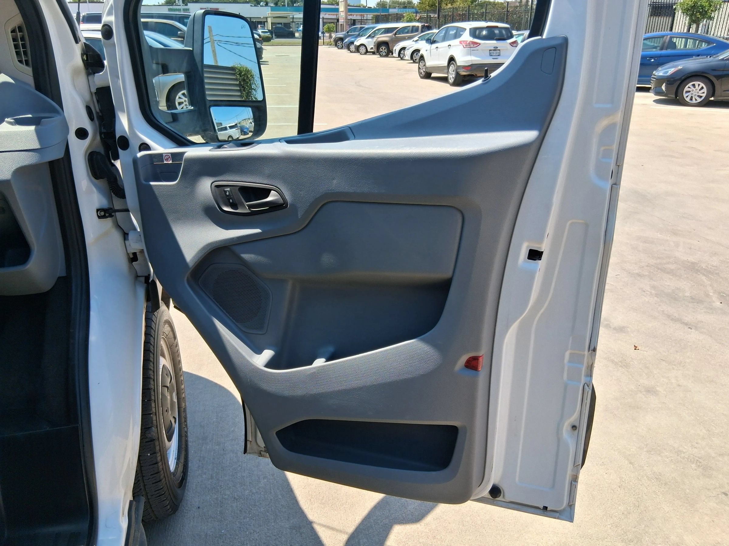 Used 2019 Ford Transit 150 XL RWD image 31