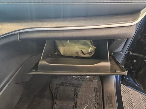 Used 2024 Jeep Grand Cherokee L Limited w/ Black Appearance Package image 30