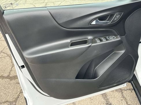Used 2023 Chevrolet Equinox LT image 17