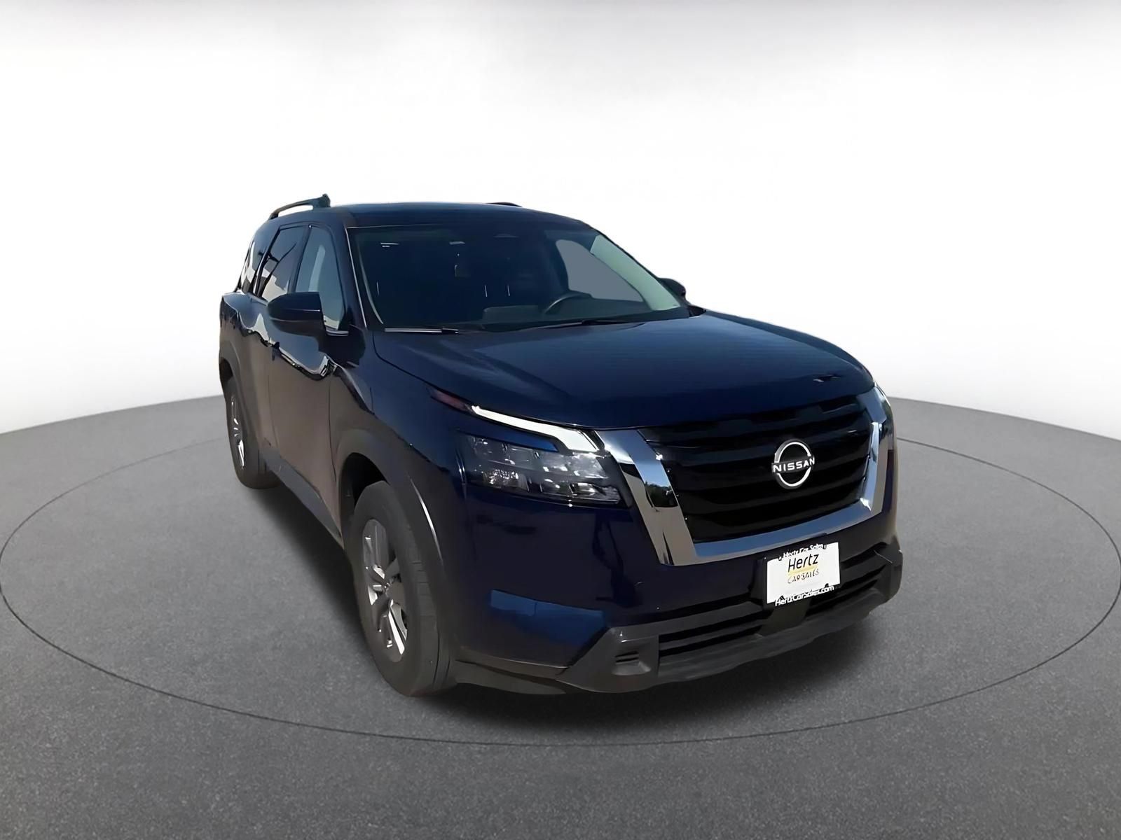 Used 2025 Nissan Pathfinder SV FWD image 3