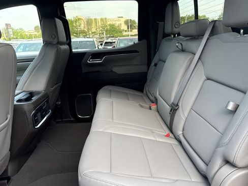 New 2026 GMC Sierra 1500 SLT image 6