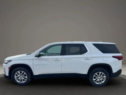 Used 2023 Chevrolet Traverse LS AWD/4WD image 2