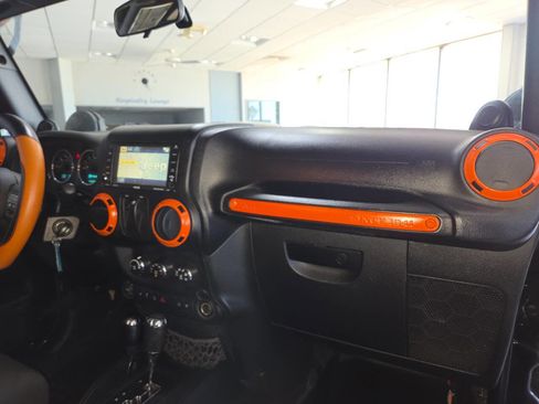 Used 2012 Jeep Wrangler Sahara w/ Dual Top Group AWD/4WD image 28