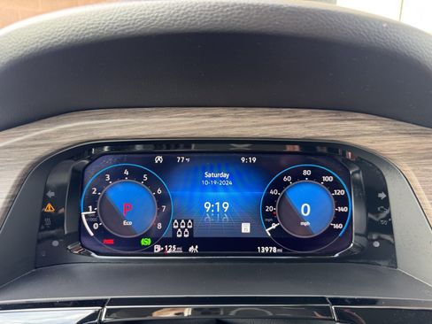 Used 2024 Volkswagen Atlas SEL Premium R-Line image 17