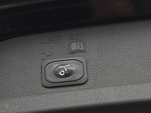 Used 2019 Ford Escape SEL image 11