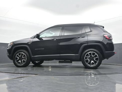 Used 2025 Jeep Compass Trailhawk w/ Sun & Sound Group AWD/4WD image 56