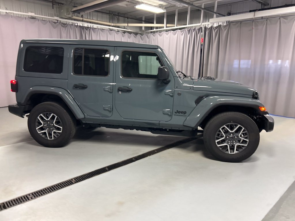 Used 2026 Jeep Wrangler Unlimited Sahara AWD/4WD image 8