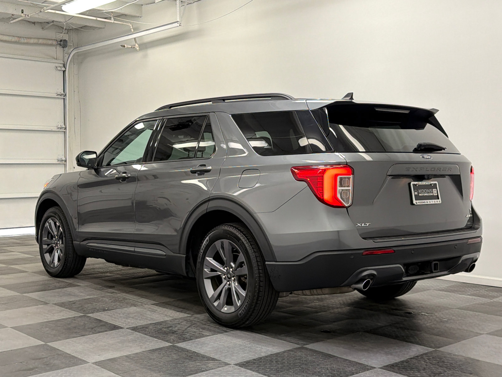 Used 2023 Ford Explorer XLT w/ Equipment Group 202A AWD/4WD image 6