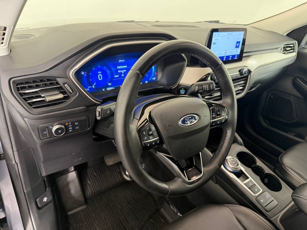 Used 2022 Ford Escape SEL w/ Technology Package AWD/4WD image 12