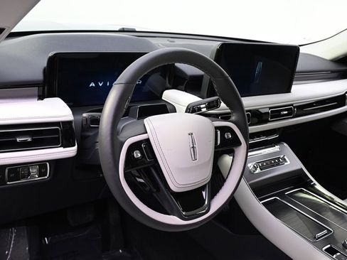 New 2026 Lincoln Aviator AWD image 11