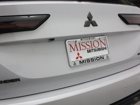 New 2026 Mitsubishi Outlander LE FWD image 4