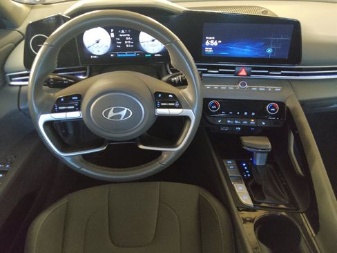 Used 2025 Hyundai Elantra SEL FWD image 22