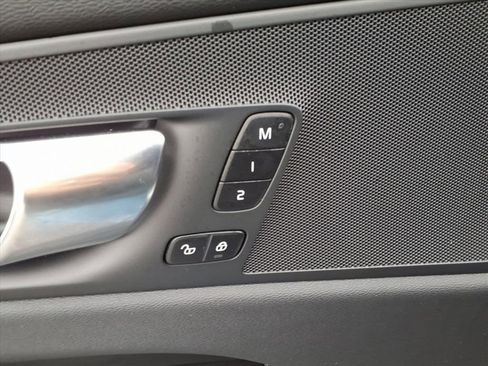 Certified 2025 Volvo XC60 B5 Plus image 16