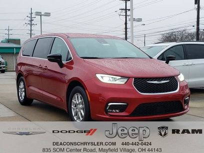 New 2026 Chrysler Pacifica Select