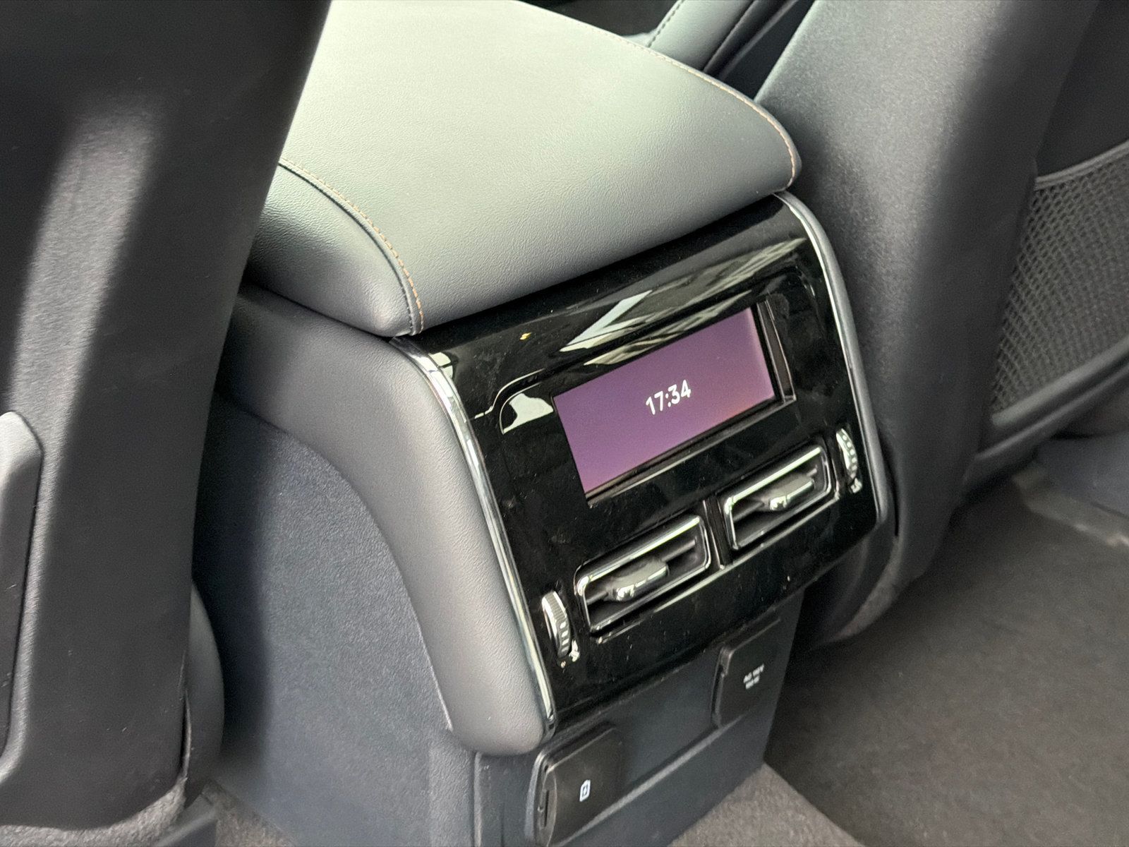 New 2027 Lincoln Aviator Reserve w/ Jet Appearance Package AWD/4WD image 23