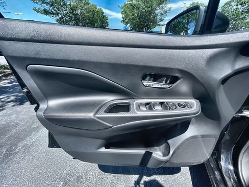 Used 2024 Nissan Versa SR FWD image 20