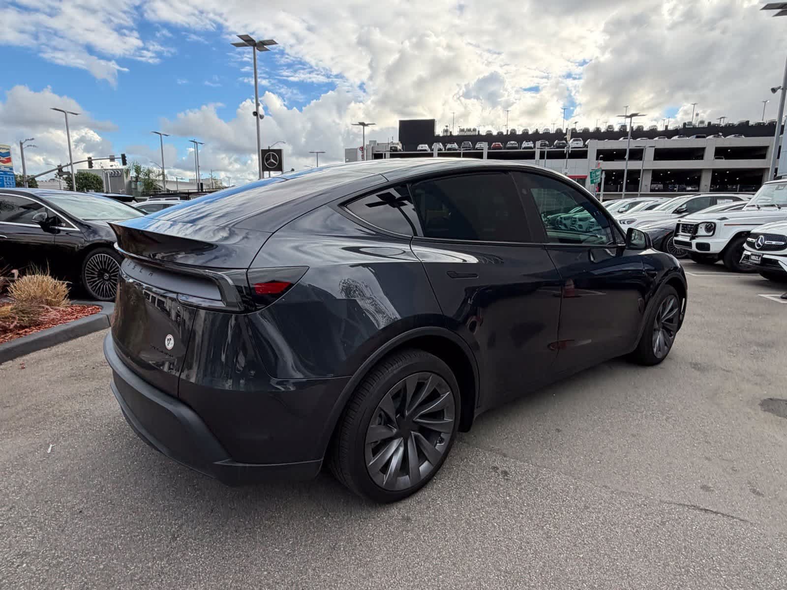 Used 2026 Tesla Model Y AWD image 4