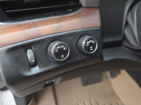 Used 2019 Cadillac Escalade ESV Premium Luxury image 22