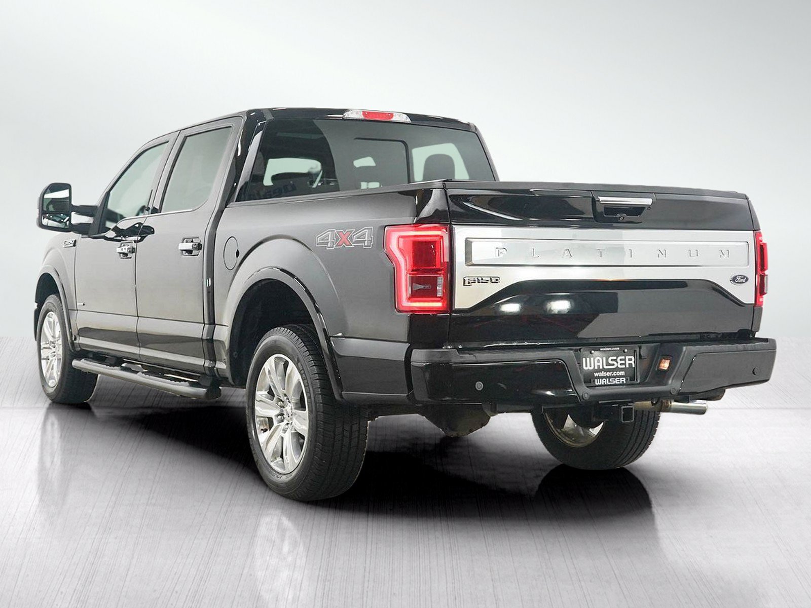 Used 2017 Ford F150 Platinum w/ Equipment Group 701A Luxury AWD/4WD image 3