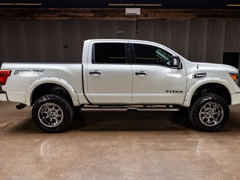 Used 2017 Nissan Titan PRO-4X image 10