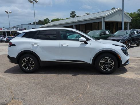 Used 2025 Kia Sportage LX FWD image 4