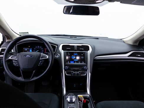 Used 2018 Ford Fusion SE w/ Fusion SE Technology Package FWD image 15