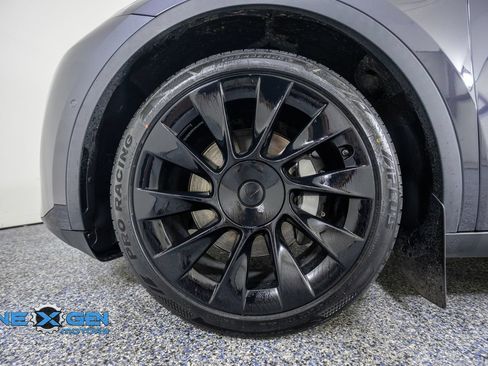 Used 2022 Tesla Model Y Long Range AWD/4WD image 45
