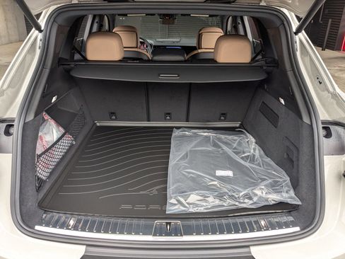 New 2026 Porsche Cayenne image 23