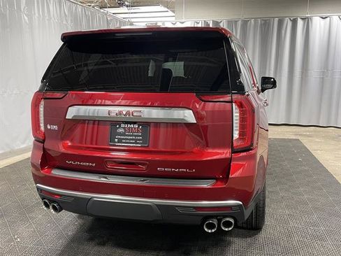 Used 2021 GMC Yukon Denali w/ Denali Premium Package image 12