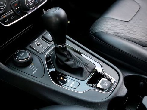 Used 2023 Jeep Cherokee Altitude Lux AWD/4WD image 19
