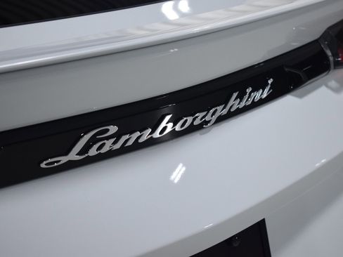 Used 2024 Lamborghini Urus S image 13