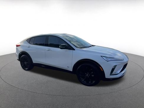 Used 2025 Buick Envista Sport Touring image 2