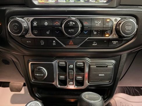 Used 2022 Jeep Gladiator Sport AWD/4WD image 38