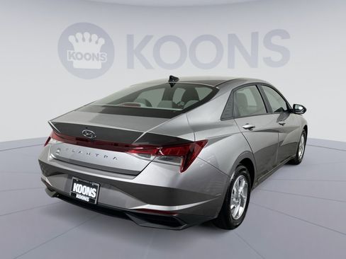 Used 2023 Hyundai Elantra SE w/ Cargo Package image 7