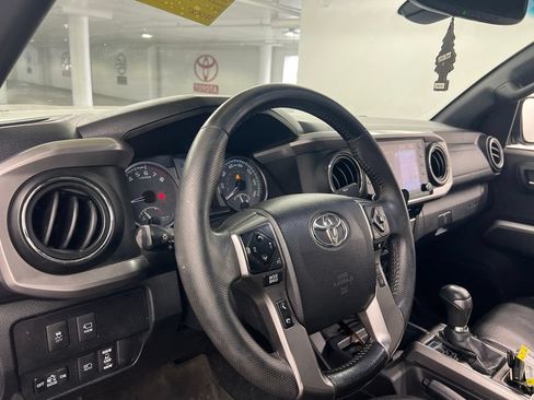 Used 2021 Toyota Tacoma Limited AWD/4WD image 8