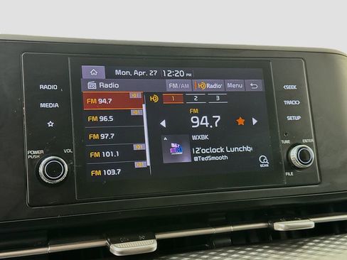 Used 2022 Kia Carnival LX FWD image 17